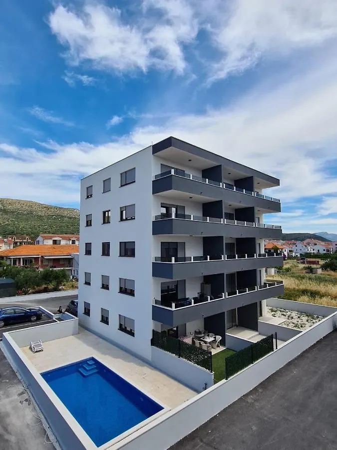 Trogir Apartment Nela 0*,