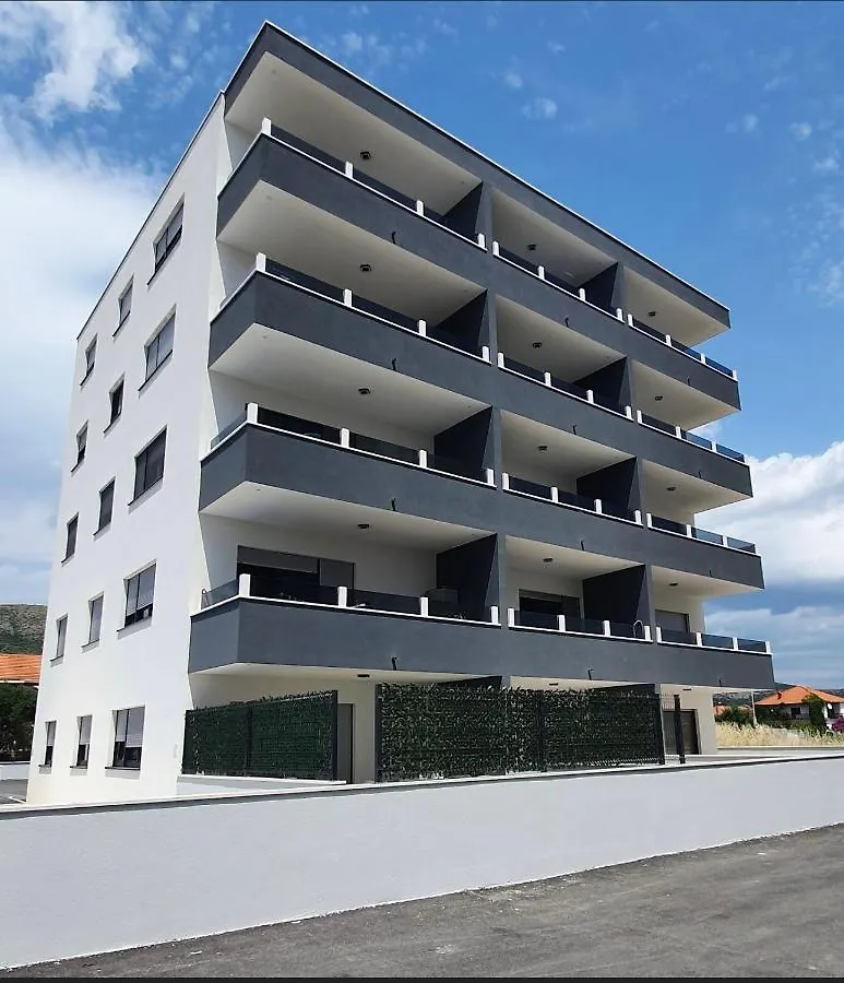 Trogir Apartment Nela 0*,