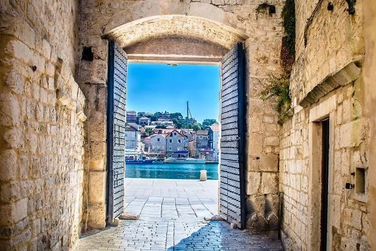 Trogir Apartment Nela